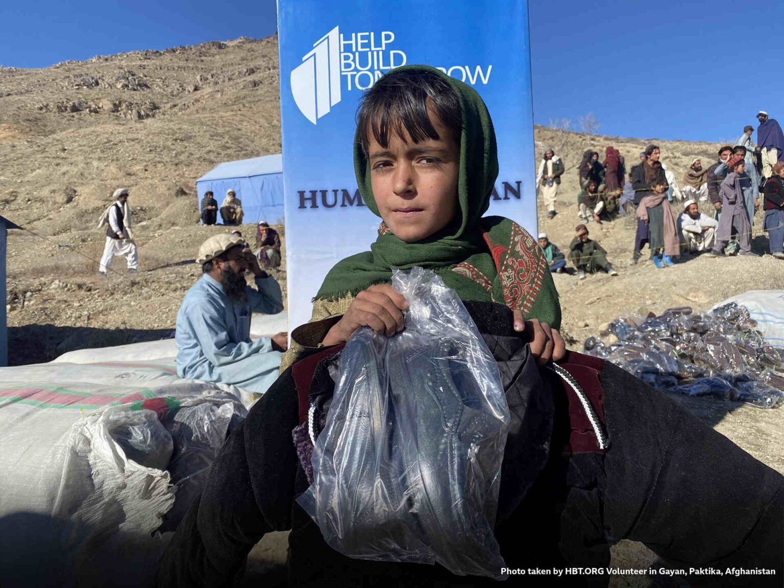 Distribution of humanitarian aid for thousands of orphans